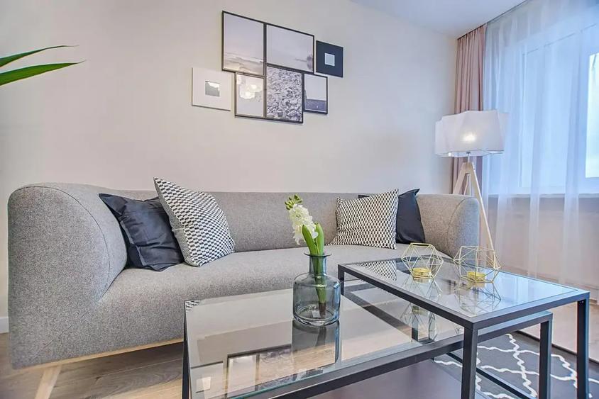 2 camere cu bucătărie închisă și balcon generos