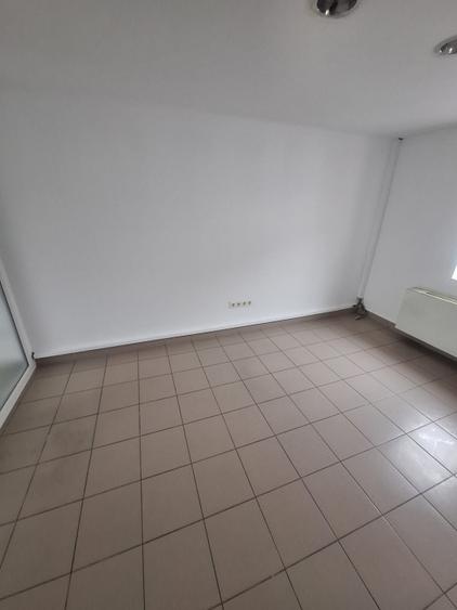 Delfinariu, cladire P+1 , spatiu depozitare 126 mp., curte 463 mp.