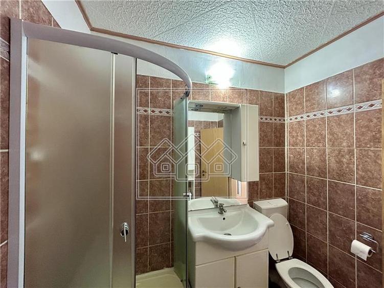 Apartament 2 camere, decomandat, la cheie, zona buna