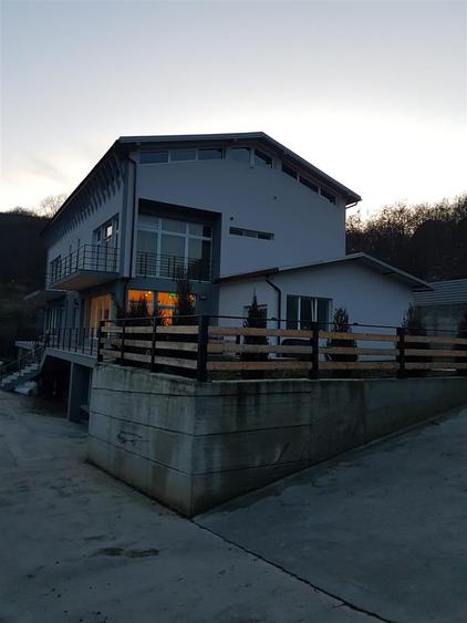 9 camere l Ideal Investitie l Util 418 mp l Teren 650 MP l Floresti