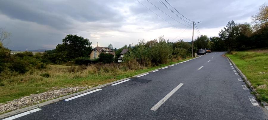 Teren in zona pitoreasca , usor accesibila , cu utilitati si panorama deosebita