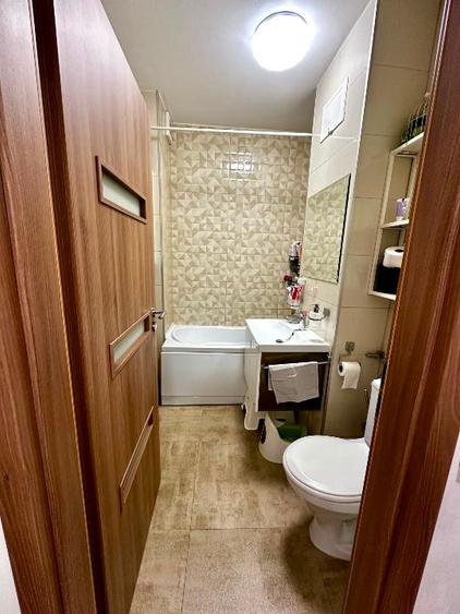 Proprietar vând apartament 4 camere, 84 mp, decomandat, zonă centrală Gh. Lazar