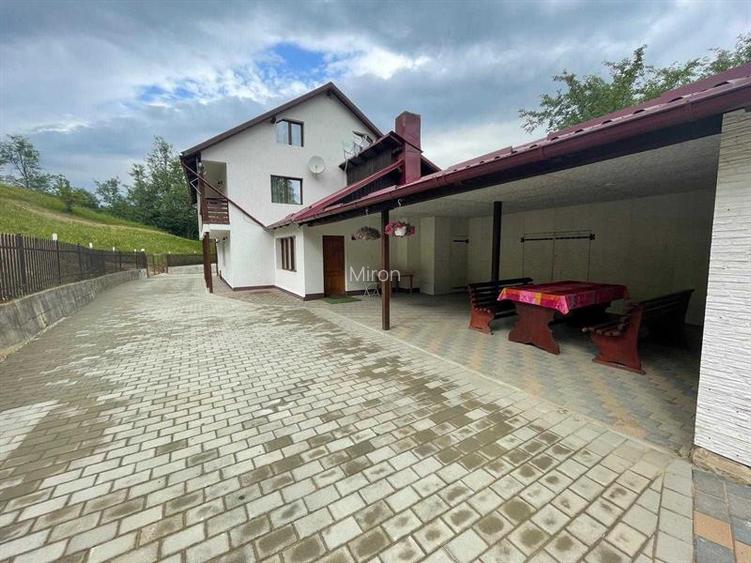 Cabană P+E+M mobilată, foișor, teren 15.000 mp – Vama, Bucovina