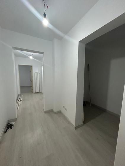 Apartament 3 camere - Zona Sud - etaj 2- 70mp - 68000 euro negociabil