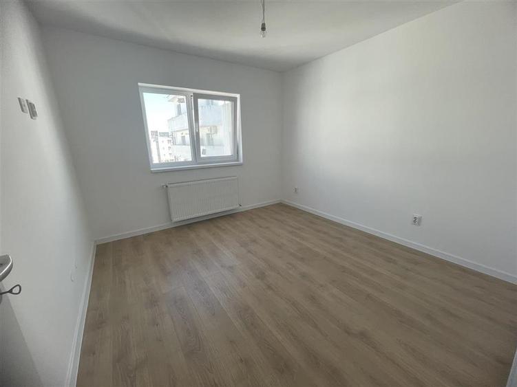 Apartament 4 camere 2 bai cu balcon si parcare pe Doamna Stanca