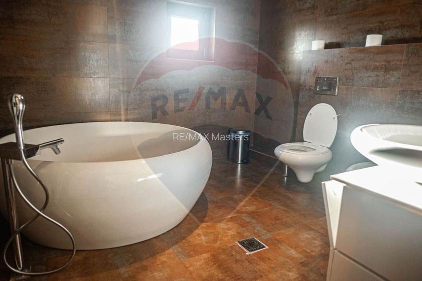 Casă / Vilă de lux cu 6 camere de vânzare în Șcheia, Suceava - 59