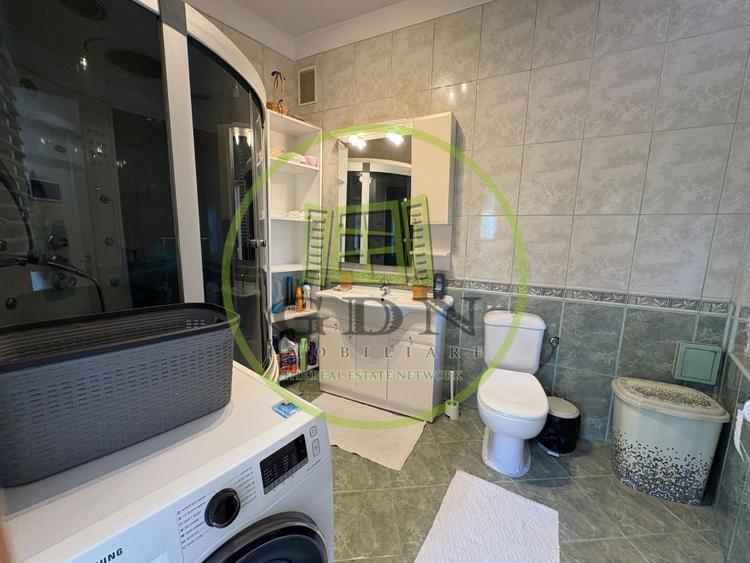 Apartament, 3 camere, 95 mp, decomandat, zona Centrala