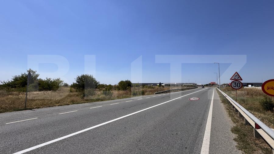 Teren intravilan, 44.421 mp, utilități la front, deschidere de + 130 m, Cârcea
