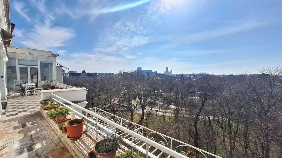 Apartament tip penthouse 40mp terasa 5 camere 200mp utili