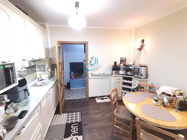 Apartament 3 camere semidecomandat, etaj 2, Darmanesti