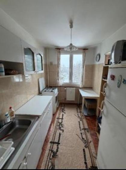 Apartament 3 Camere,Piata Trapezului,et.2/4,Amenajat,loc parcare,Liber