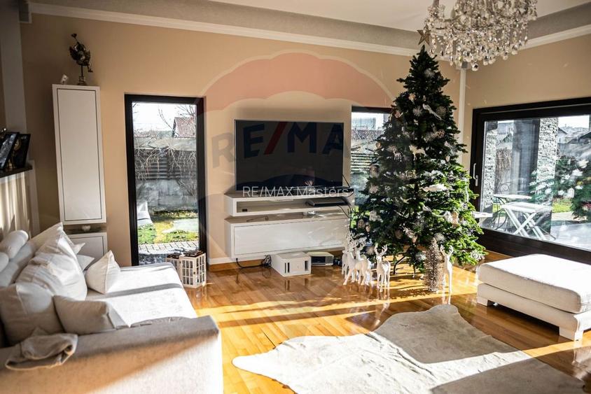 Casă / Vilă de lux cu 6 camere de vânzare în Șcheia, Suceava - 34