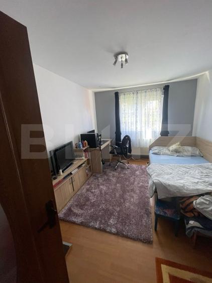Casa cu 3 camere, 90 mp, 2 anexe gospodaresti si teren de 3000 mp, zona Crucisor