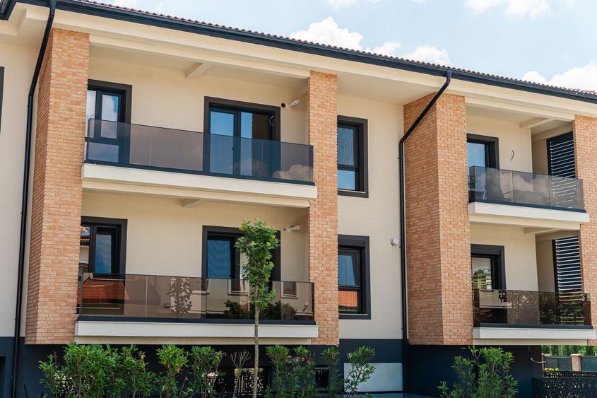 Intabulat, Apartament 3 camere, 2 bai, etajul 1