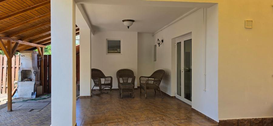 Proprietar , inchiriez casa 4 camere Dumbravita, pozitie excelenta.