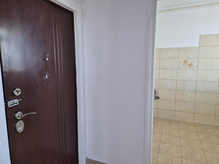 METROU 1 MAI apartament 2 camere FARA RISC SEISMIC - se accepta credit