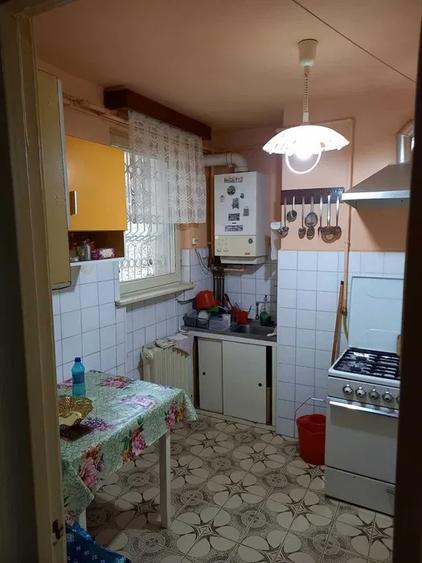 De vanzare apartament cu 4 camere in Tudor