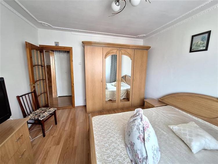 Apartament 3 camere decomandat , zona Nord-Bacau