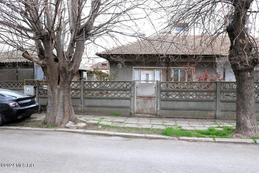 Gara - Spitalul CFR - Str. Scolii, casa din caramida, teren 380 mp!