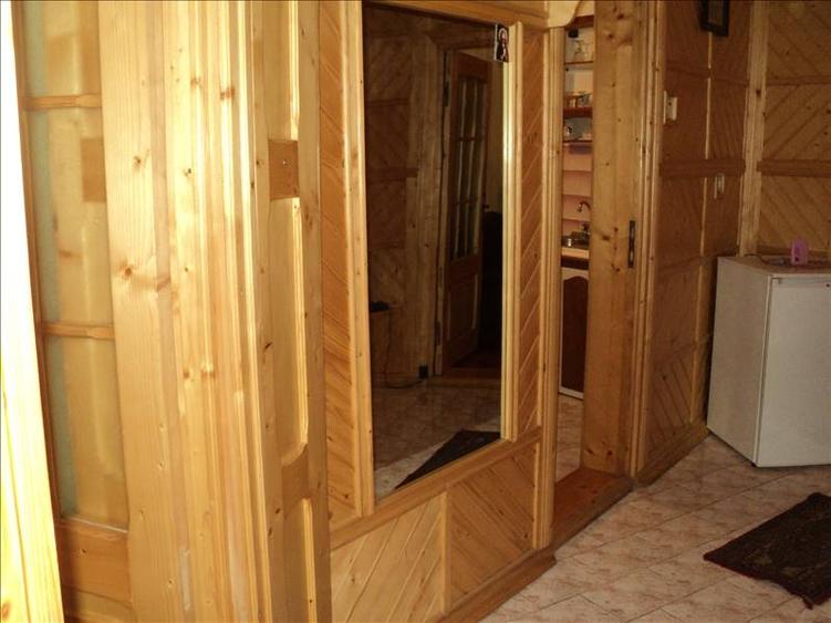 De inchiriat apartament cu doua camere in zona spitalul judetean Vrancea.