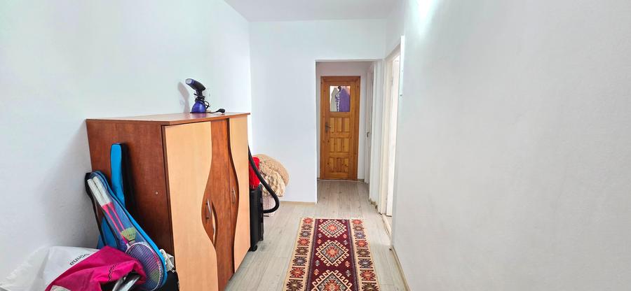 INTABULAT Apartament 3 camere DECOMANDAT, 70 mp, et intermediar