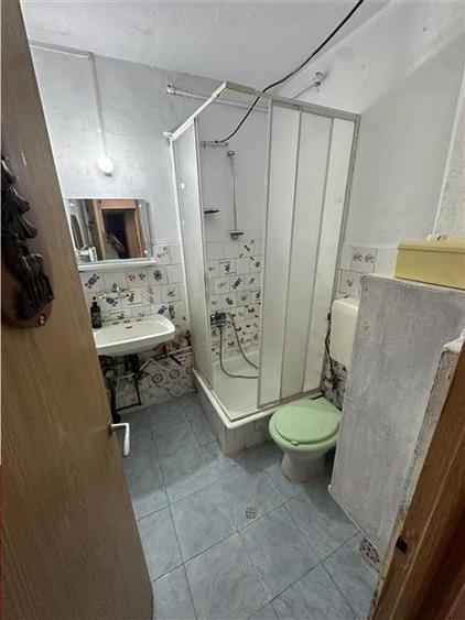 Decomandat cu 2 bai si 2 balcoane la etajul 1 bloc izolat
