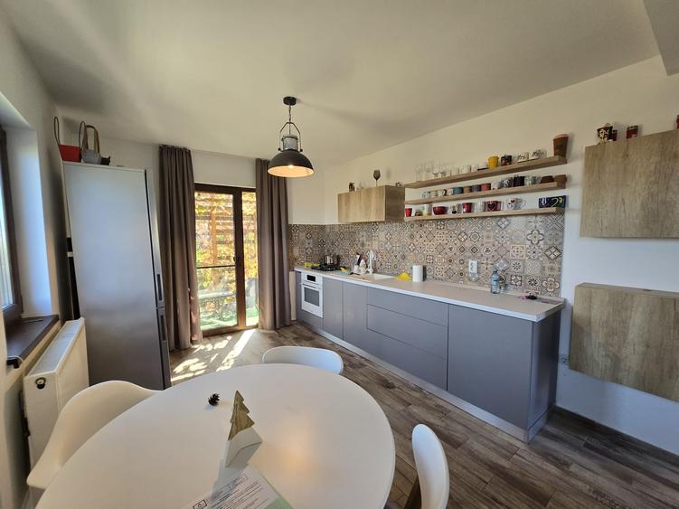 Vila cu 5 camere si 2 bai de vanzare in Horpaz