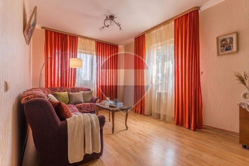 Casă / Vilă cu 5 camere de vânzare în zona Galata