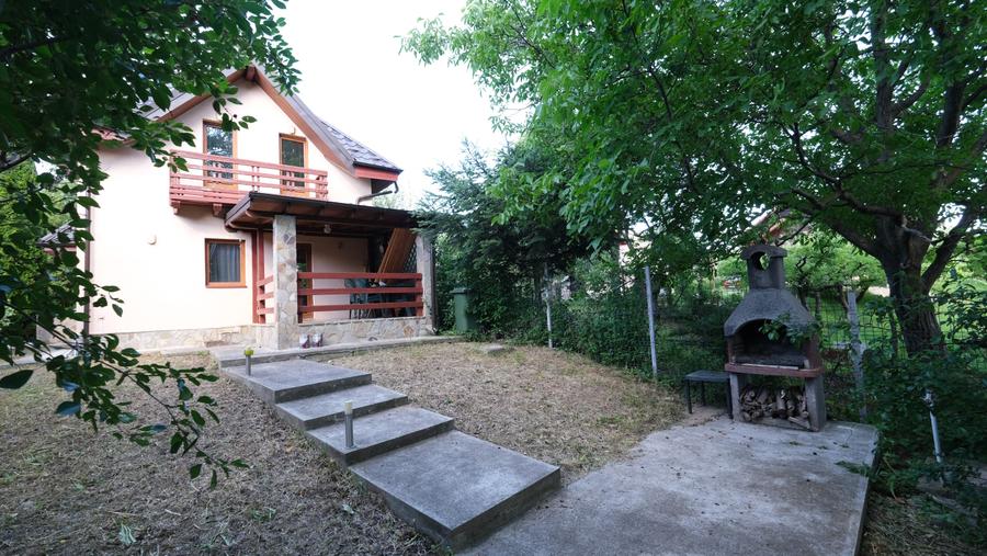 Vanzare casa P+M+Pod construita in 2009 in Breaza Prahova teren plat, totul nou