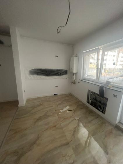 Apartament 3 camere decomandat, 35mp curte proprie, metrou Berceni