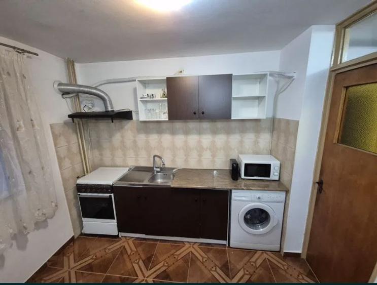 RAHOVA STR  TULCEA  AP 2 CAM BLOC REABILITAT