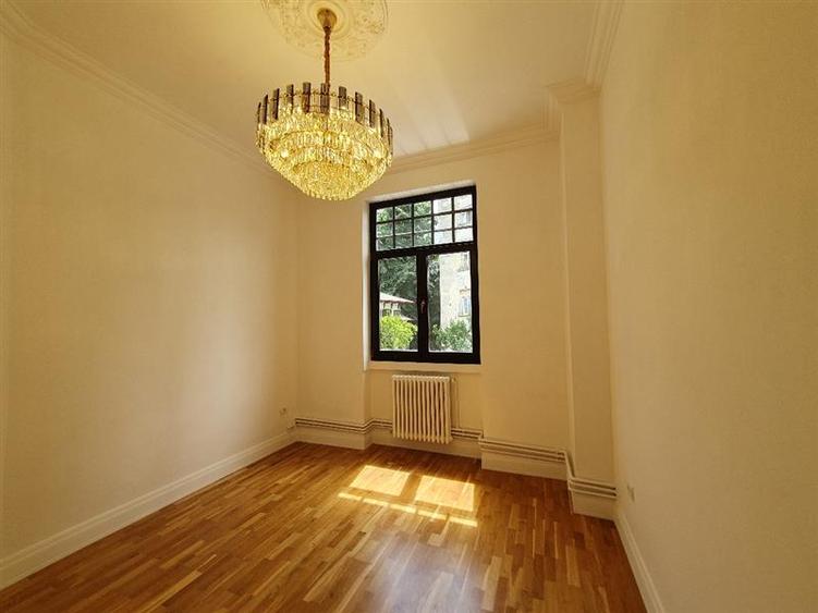 Apartament spatios, reprezentativ, office.