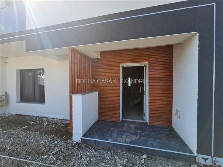 Case insiruite , 4 camere , P+1E - central in Valea Lupului - 4
