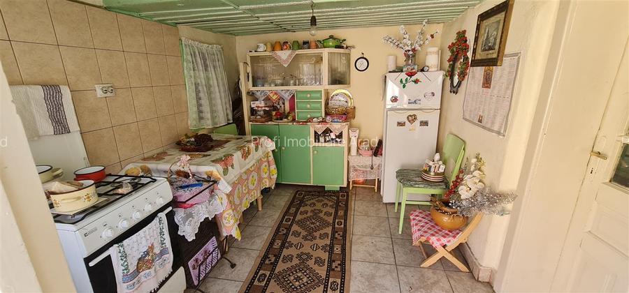 Casa pentru spatiu comercial pe calea Radnei - strada principala - 17