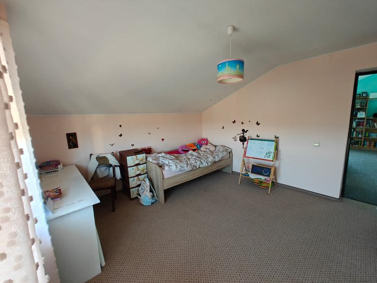 Casa de vanzare 4 camere, 900mp teren in zona Hlincea!!!