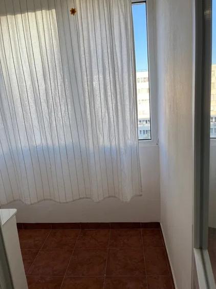 Dristor, garsoniera, metrou 1 minut, libera, mobilata