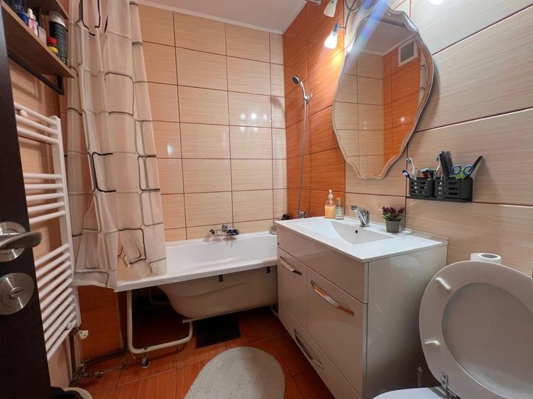 Apartament 4 camere, 2 băi, Tătărași, bloc fără risc