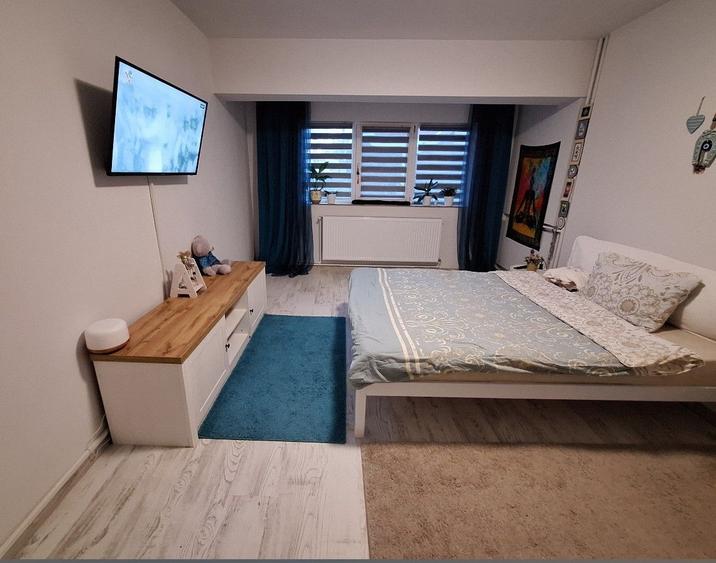 Apartament cu 3 camere decomandat - zona Dacia