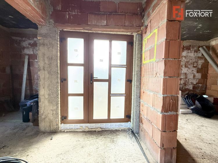 Duplex cu 5 camere de vanzare in localitatea Sacalaz, zona Centrala