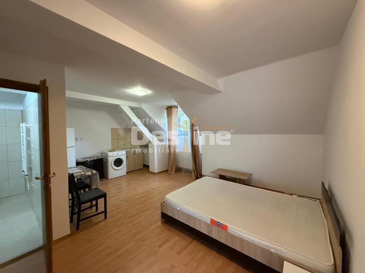 Casa cu 6 unitati, doua locuri de parcare si curte, pozitie excelenta- AFI Mall