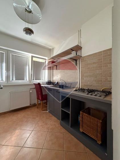 Apartament cu 2 camere de închiriat - Zona Central