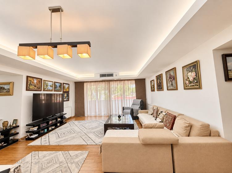 Apartament generos cu 3 camere, logie și parcare | Mihai Eminescu