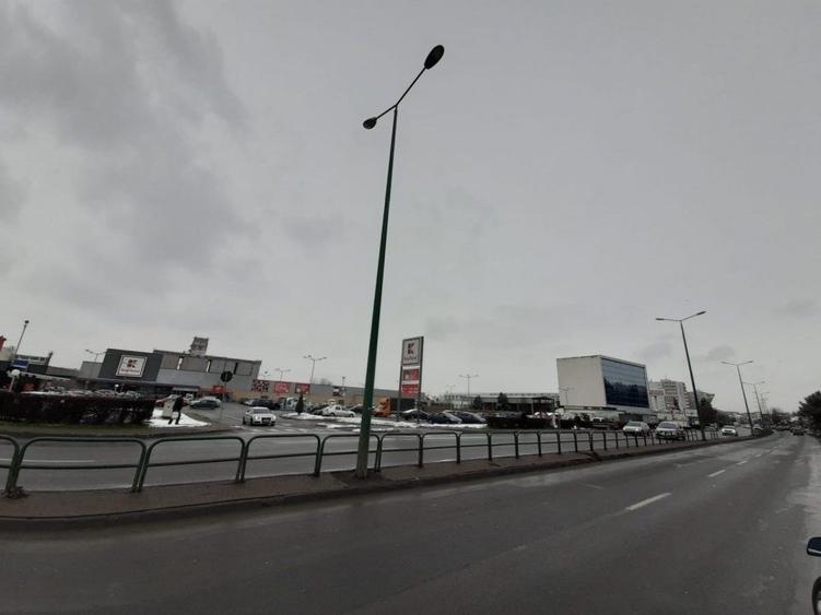 Imobilstar vinde teren pentru centru comercial + birouri