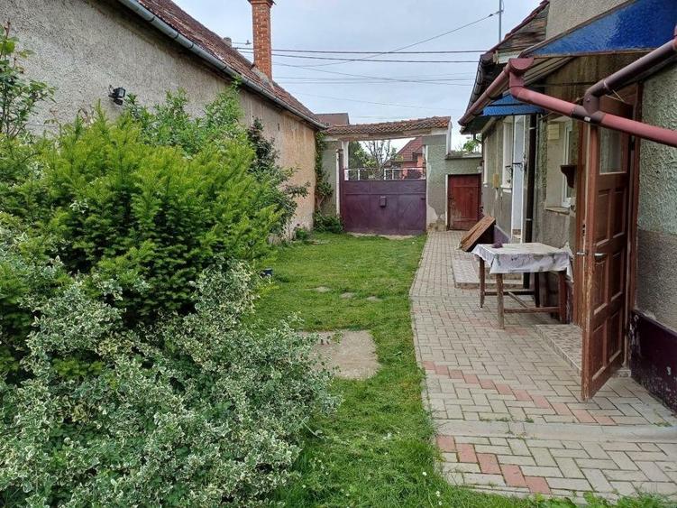Casa batraneasca solida in zona semicentrala foarte linistita