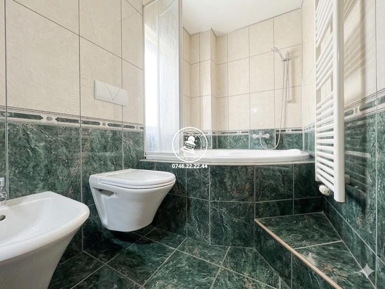 Apartament spectaculos bloc tip vilă Târgu Cucu