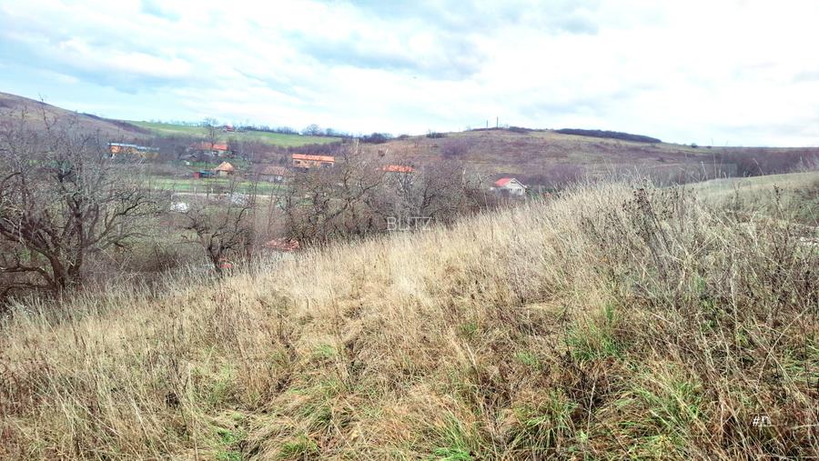 Teren intravilan 1.700 mp, front 68 m, zona Sopor - 6