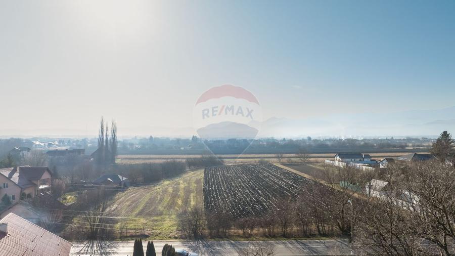 Teren intravilan 9.000 mp pentru dezvoltare rezidențială sau mixtă