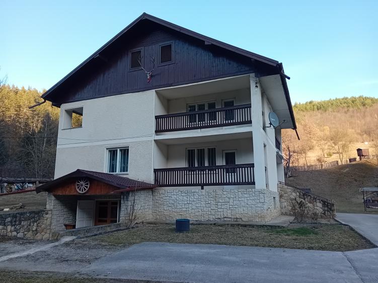 Vila 365 mp si teren aferent 5000 mp Batca Doamnei