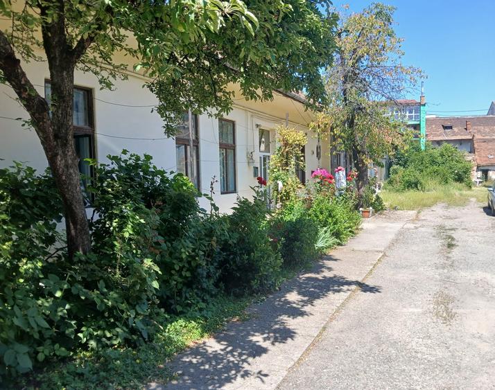INVESTITIE!! Pachet de 4 apartamente si teren 570mp, zona Centru/ Gara