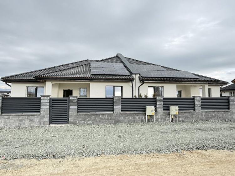Casa tip duplex , curte libera 340 mp, Cristian